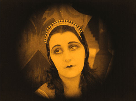 Caligari at Area Sismica  